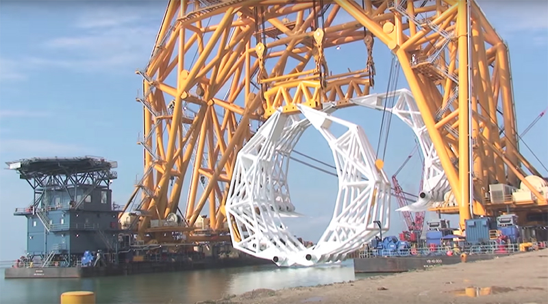 Colossal Claw Revolutionizes Rigging of Sunken Oil Rigs in the Gulf of Mexico