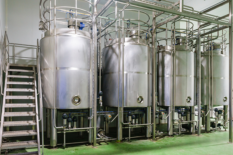 Rigging Tanks In Pharmaceutical Plant